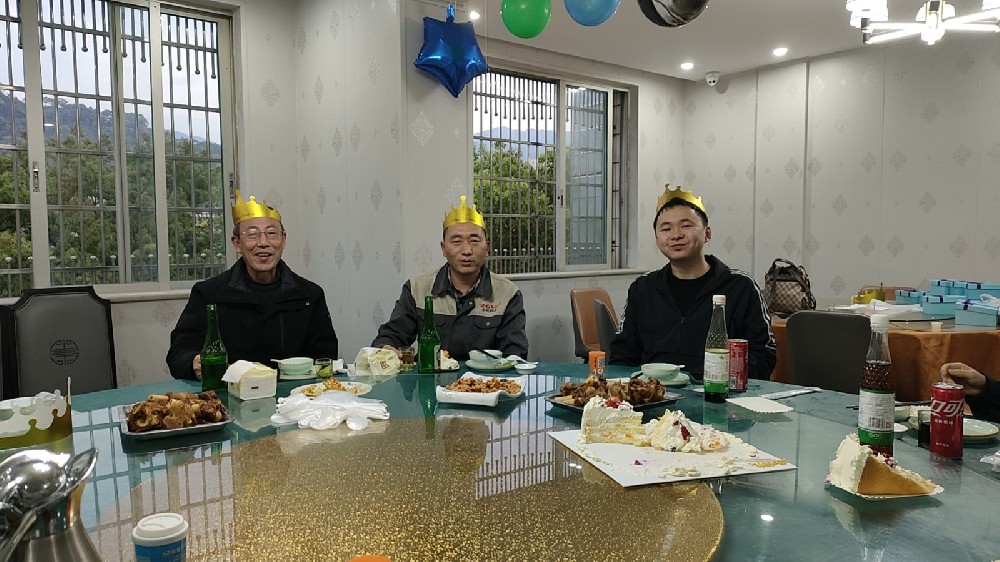 让激情点燃梦想----浙光电子员工生日宴会